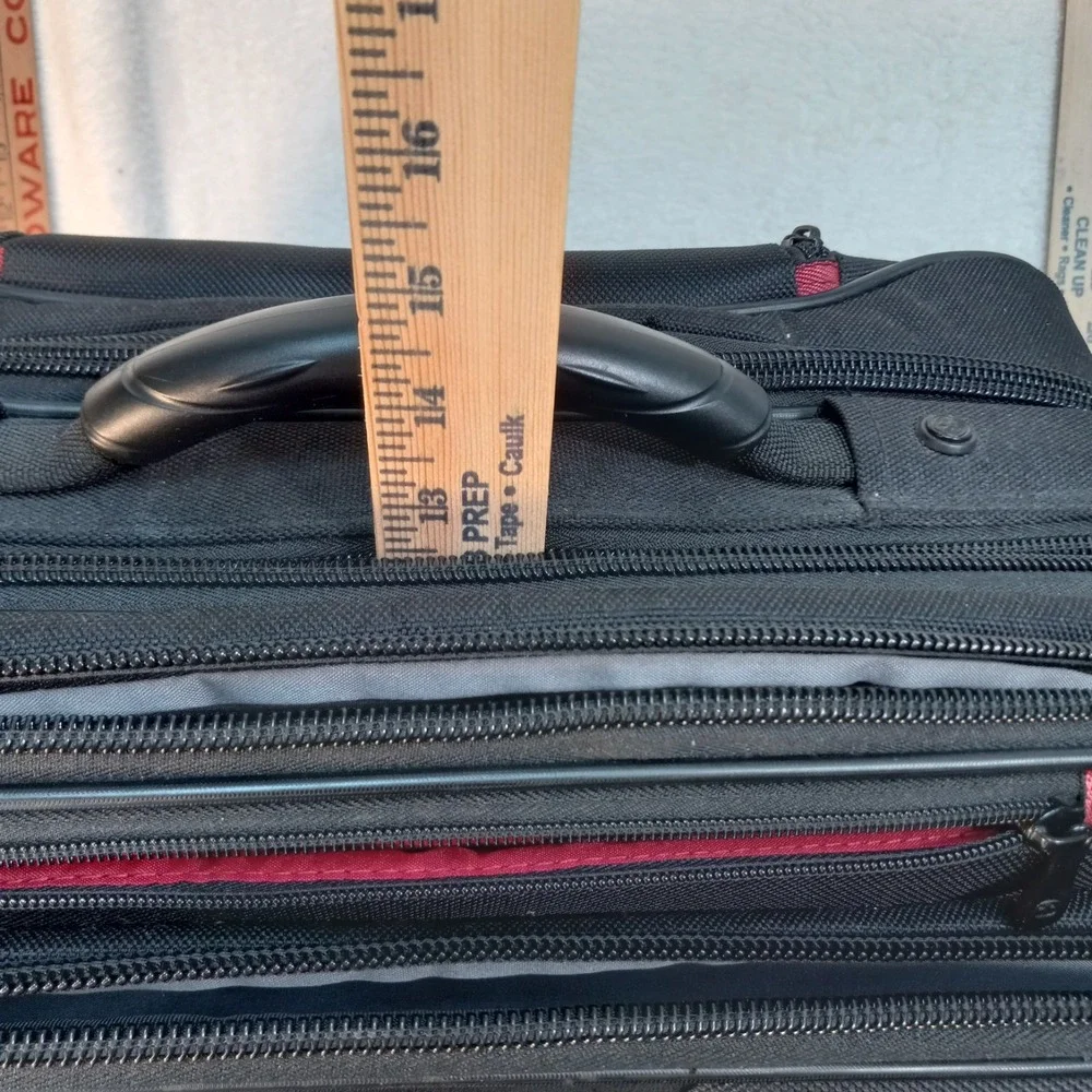 Wenger Swiss Gear Rolling Travel Carry On Laptop Briefcase Bag 17 X 14 Inch
